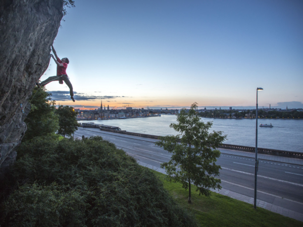 Ry Morrison climbing in Stockholm City, Photographer Alexander Rydén, Klättring, fotograf klättring, filmare klättring