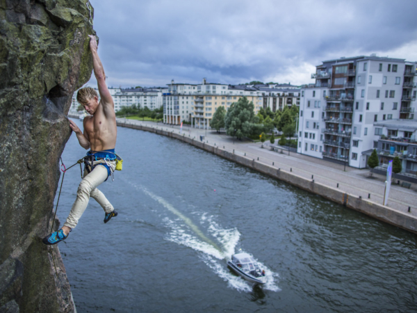 Emil Westman climbing in Stockholm city, Photographer  Alexander Rydén, Klättring, fotograf klättring, filmare klättring