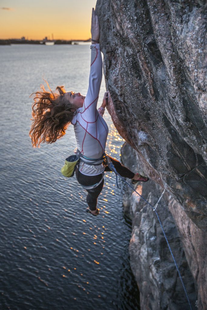 Hanna Bäckfors climbing in Stockholm archipelago, Photographer Alexander Rydén, Klättring, fotograf klättring, filmare klättring