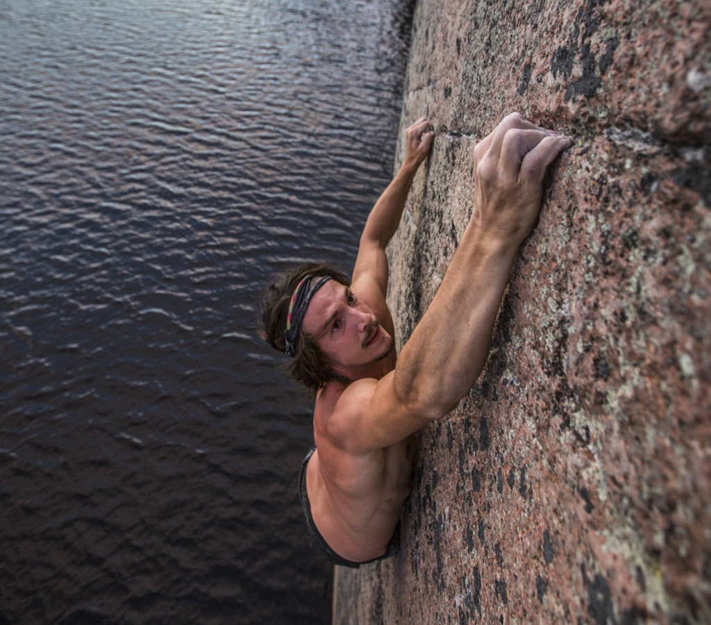 Adam Falklind climbing in Ågelsjön, Sweden, Photographer, filmmaker, Alexander Rydén, Klättring, fotograf klättring, filmare klättring
