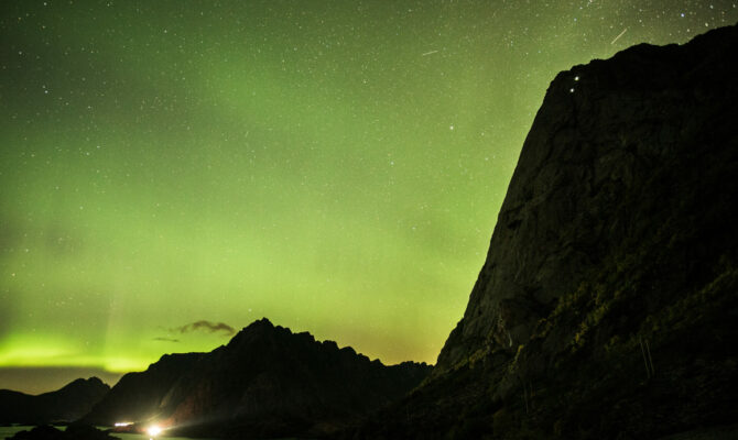 Climbing Presten, Lofoten, Alexander Ryden, Erik Wennberg, Klättrar Presten, Northern lights