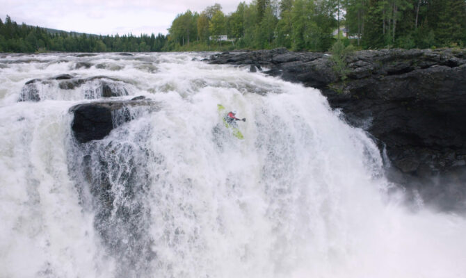 Marcus Junkka forspaddling, Kajak, Alexander Ryden Adventure filmmaker, Ristafallet kajak